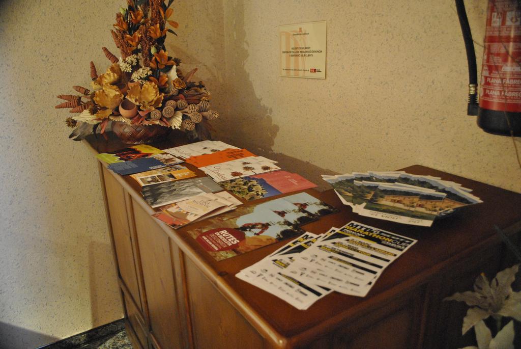 Hostal El Violi Cardona Exterior foto